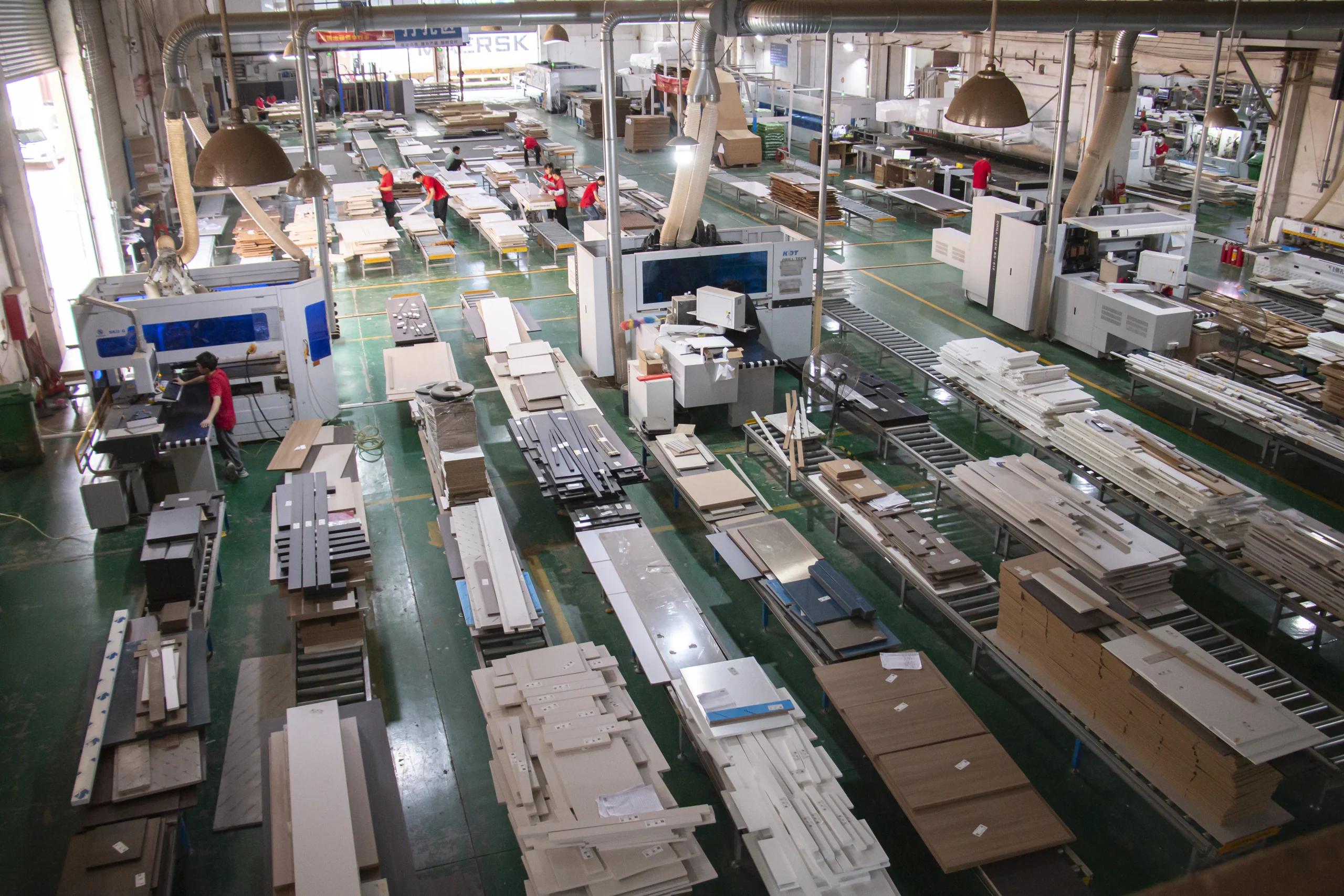 Wide view across the CIRMANO workshop floor in Foshan